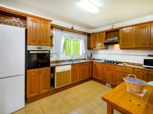 Kuchyň nebo kuchyňský kout v ubytování Holiday Home Envalira by Interhome
