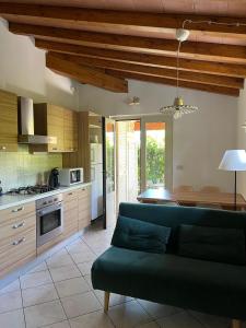 Η κουζίνα ή μικρή κουζίνα στο Versilia Villina Lola