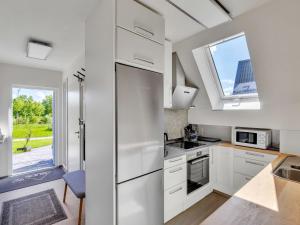 Kuchyň nebo kuchyňský kout v ubytování Holiday Home Ferienhaus Bude 92 by Interhome