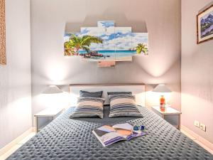 Posteľ alebo postele v izbe v ubytovaní Apartment Les Bastides - I3 049 by Interhome