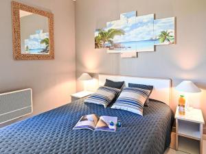 Posteľ alebo postele v izbe v ubytovaní Apartment Les Bastides - I3 049 by Interhome