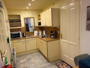 a small kitchen with a sink and a microwave at Voorstraat 30 Studio in Colijnsplaat