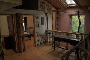a room with a table and a room with a bed at Cabaña rustica en los Lleuques in Recinto