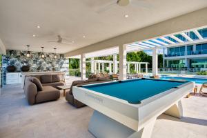 Τραπέζι μπιλιάρδου στο Sunset Point: Chic Meets Luxury