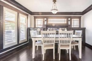 a dining room with a white table and chairs at Urban Casita in Los Angeles