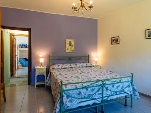 Ένα ή περισσότερα κρεβάτια σε δωμάτιο στο Apartment Nonna Lena by Interhome