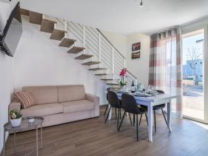 Ruang duduk di Holiday Home Borgo il Vallin delle Conche-4 by Interhome