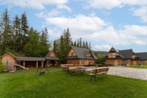 Vonkajšia záhrada v ubytovaní Domek góralski Toporówka