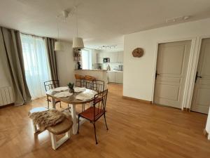 Χώρος καθιστικού στο Le Cocon de KENNA au centre du bourg