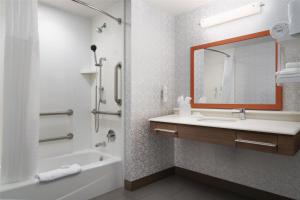 Koupelna v ubytování Hampton Inn & Suites Yonkers - Westchester
