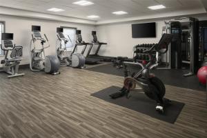 Fitness centrum a/nebo fitness zařízení v ubytování Hampton Inn & Suites Yonkers - Westchester
