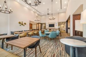 Posezení v ubytování Homewood Suites By Hilton Schenectady