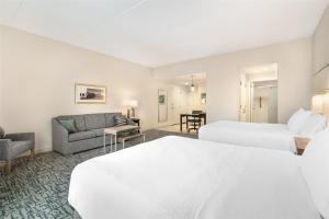 Postel nebo postele na pokoji v ubytování Homewood Suites By Hilton Schenectady