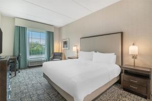 Postel nebo postele na pokoji v ubytování Homewood Suites By Hilton Schenectady