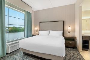 Postel nebo postele na pokoji v ubytování Homewood Suites By Hilton Schenectady