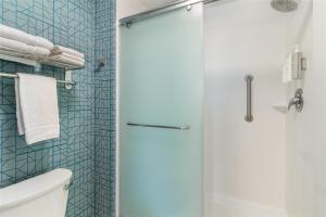 Koupelna v ubytování Homewood Suites By Hilton Schenectady