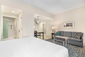 Postel nebo postele na pokoji v ubytování Homewood Suites By Hilton Schenectady