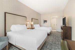 Postel nebo postele na pokoji v ubytování Homewood Suites By Hilton Schenectady