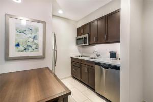 Kuchyň nebo kuchyňský kout v ubytování Homewood Suites By Hilton Schenectady