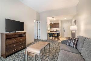Kuchyň nebo kuchyňský kout v ubytování Homewood Suites By Hilton Schenectady
