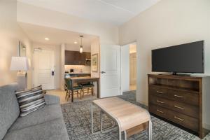 Kuchyň nebo kuchyňský kout v ubytování Homewood Suites By Hilton Schenectady