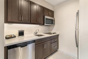 Kuchyň nebo kuchyňský kout v ubytování Homewood Suites By Hilton Schenectady