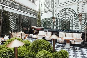 Hotel SAX Paris, LXR Hotels & Resorts的休息区