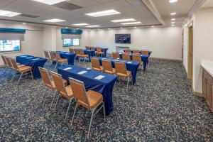 a conference room with blue tables and chairs at Hampton Inn & Suites St. Augustine-Vilano Beach in Saint Augustine +53 photos