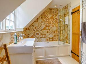 Ένα μπάνιο στο 3 Bed in Crickhowell 48309 +24 φωτογραφίες