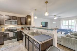 Køkken eller tekøkken på Commuter-Friendly Home 3 Mi to Dtwn Knoxville!