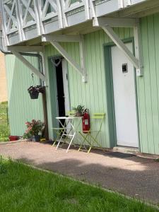 Aed väljaspool majutusasutust Hôtel Gex