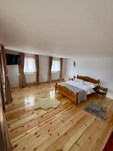 Giường trong phòng chung tại Casa de vacanță Moțata