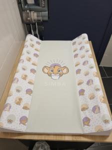 a towel with a monkey on it on a table at Le Petit Marais in Saint-Martin-lez-Tatinghem