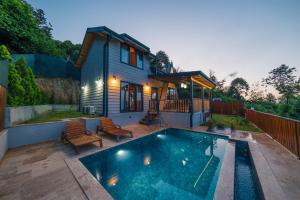 Hồ bơi trong/gần Say Resort Bungalov