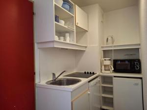 Η κουζίνα ή μικρή κουζίνα στο Saint François Longchamp - 6 pers, 33 m2 - FR-1-807-121