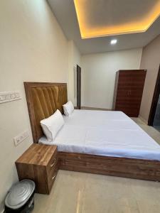 Ένα ή περισσότερα κρεβάτια σε δωμάτιο στο Homelystay