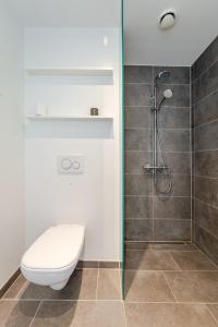 Koupelna v ubytování Beach Apartment by Nestico