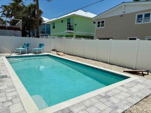 Het zwembad bij of vlak bij New Build - Pool - Walk to Beach