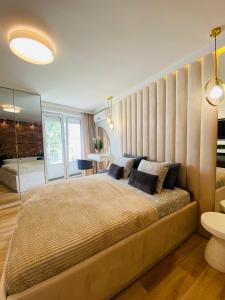 Ένα ή περισσότερα κρεβάτια σε δωμάτιο στο Apartament MoLoo I +44 φωτογραφίες