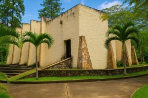 Aed väljaspool majutusasutust EcoHotel El Castillo Pance