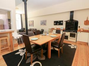 Dapur atau dapur kecil di Wye Apartment, Litton Mill