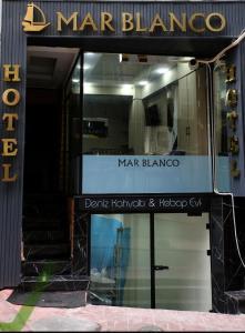 Η πρόσοψη ή η είσοδος του Blanco Boutique Hotel