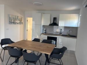 Kuchyň nebo kuchyňský kout v ubytování Apartmani Filmaris + 19 fotografií