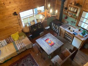 an overhead view of a living room and kitchen in a cabin at 山小屋mökki Rustic mountain lodge in Ina