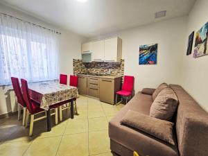 O bucătărie sau chicinetă la Apartment Petra-2 by Interhome