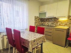 O bucătărie sau chicinetă la Apartment Petra-2 by Interhome