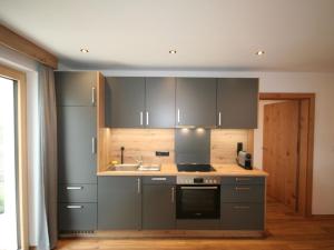 Kuchyňa alebo kuchynka v ubytovaní Apartment Hohe Salve by Interhome