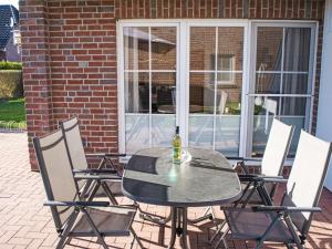 Kawasan patio atau luaran di Holiday Home Eckhuus by Interhome