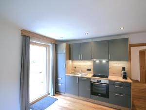 Kuchyňa alebo kuchynka v ubytovaní Apartment Hohe Salve by Interhome