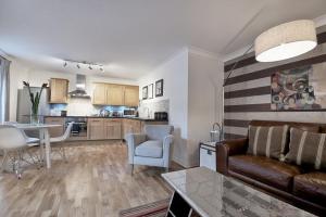 Η κουζίνα ή μικρή κουζίνα στο Best Norwich Location- 3 bedroom